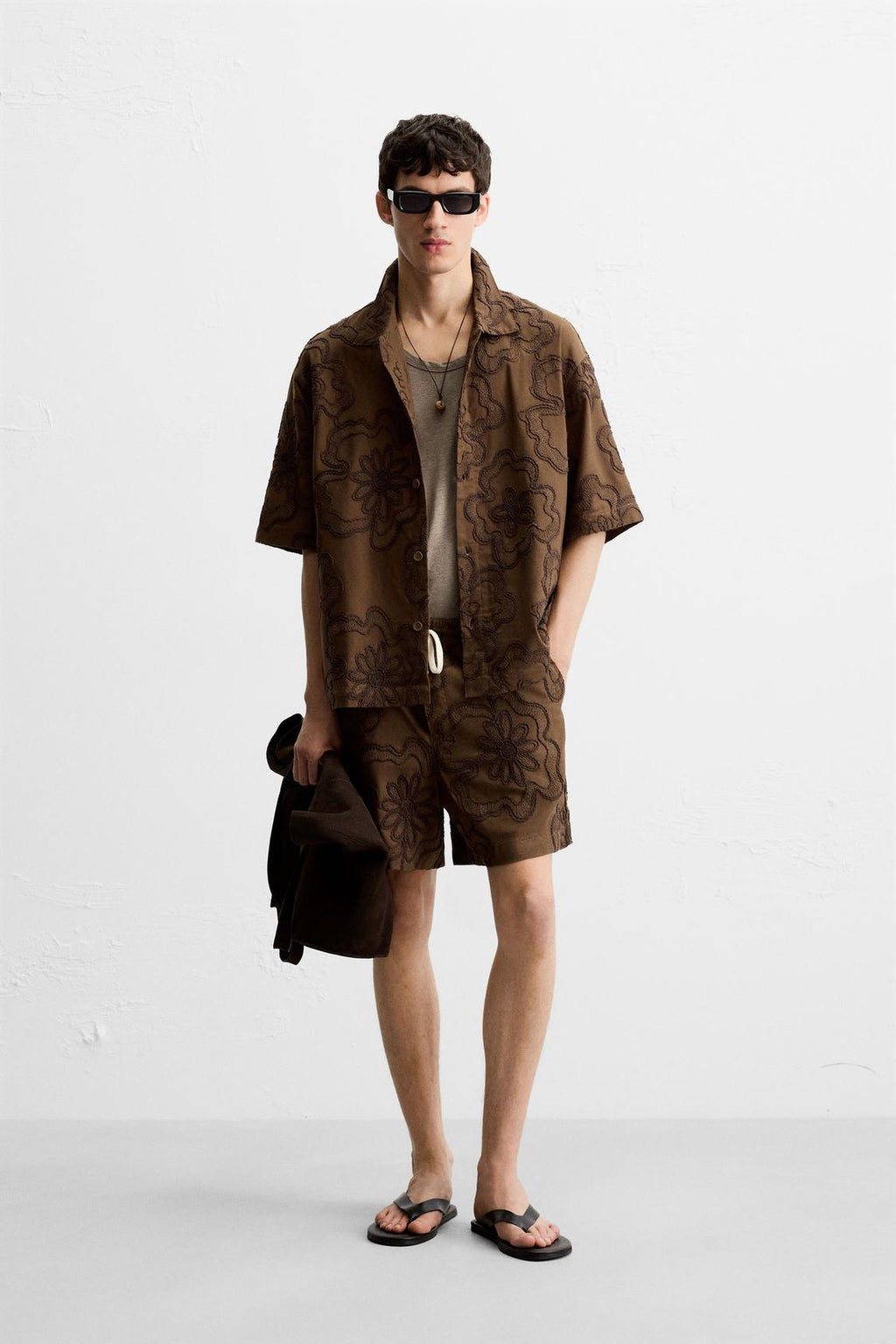 CHEMISE BRODERIES RELIEF