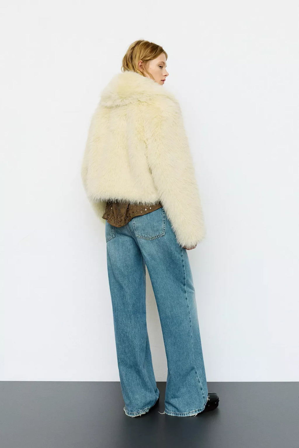 MANTEAU COURT EN FAUSSE FOURRURE