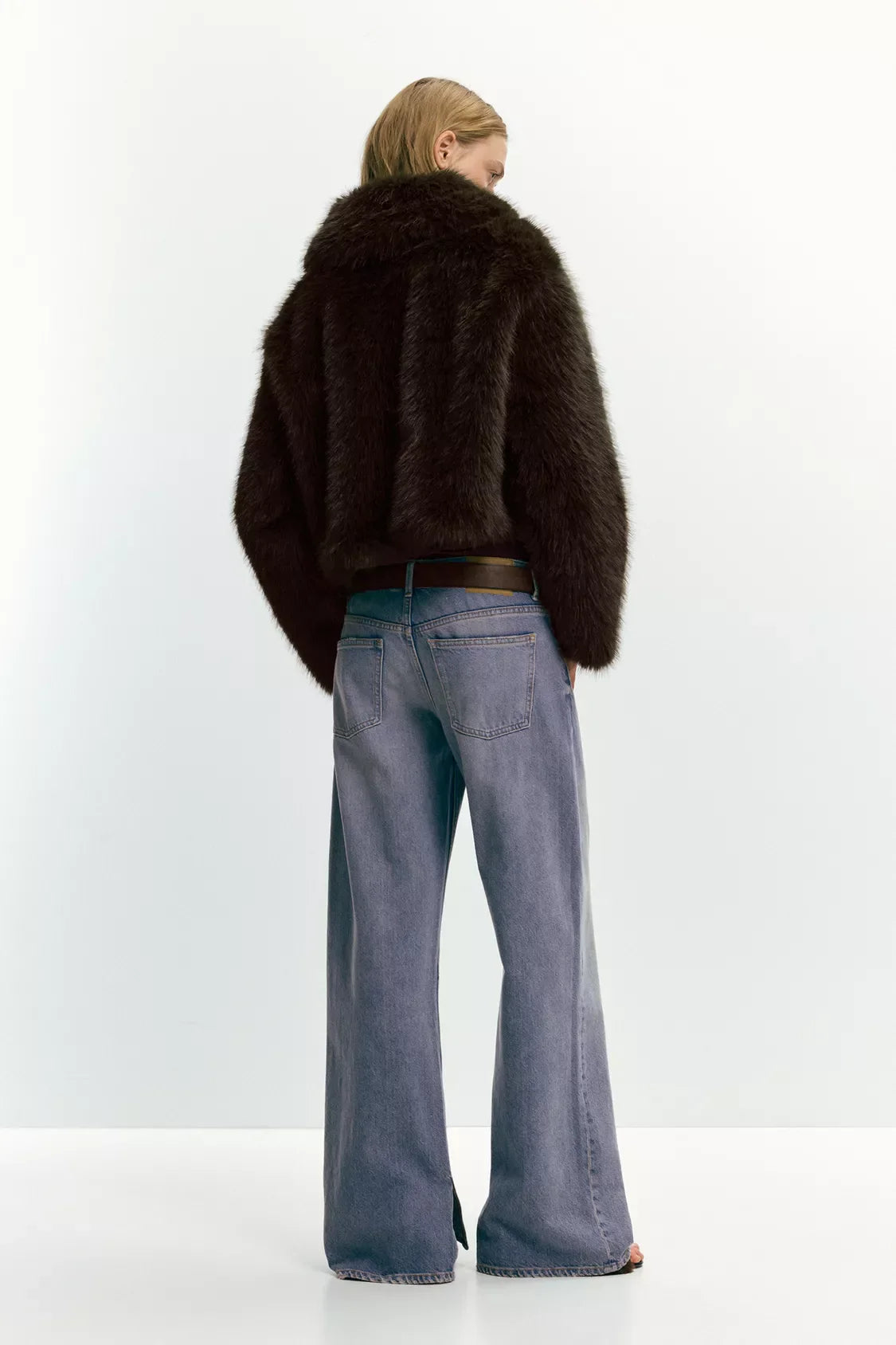 MANTEAU COURT EN FAUSSE FOURRURE À FERMETURE ÉCLAIR