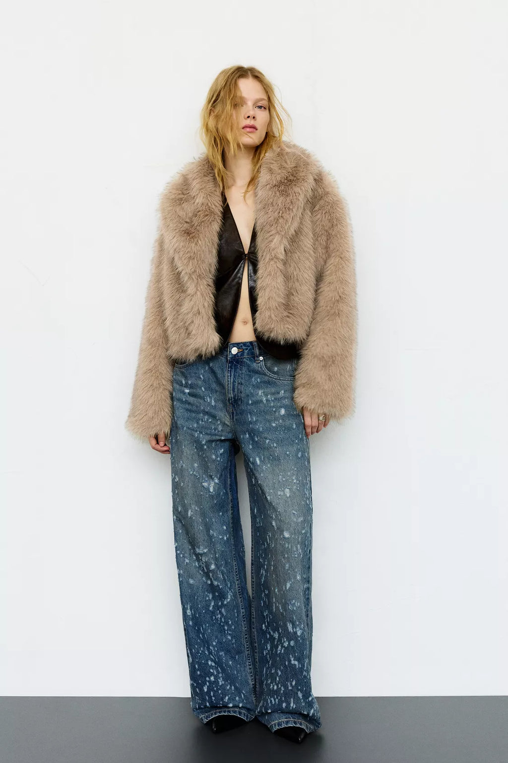 MANTEAU COURT EN FAUSSE FOURRURE