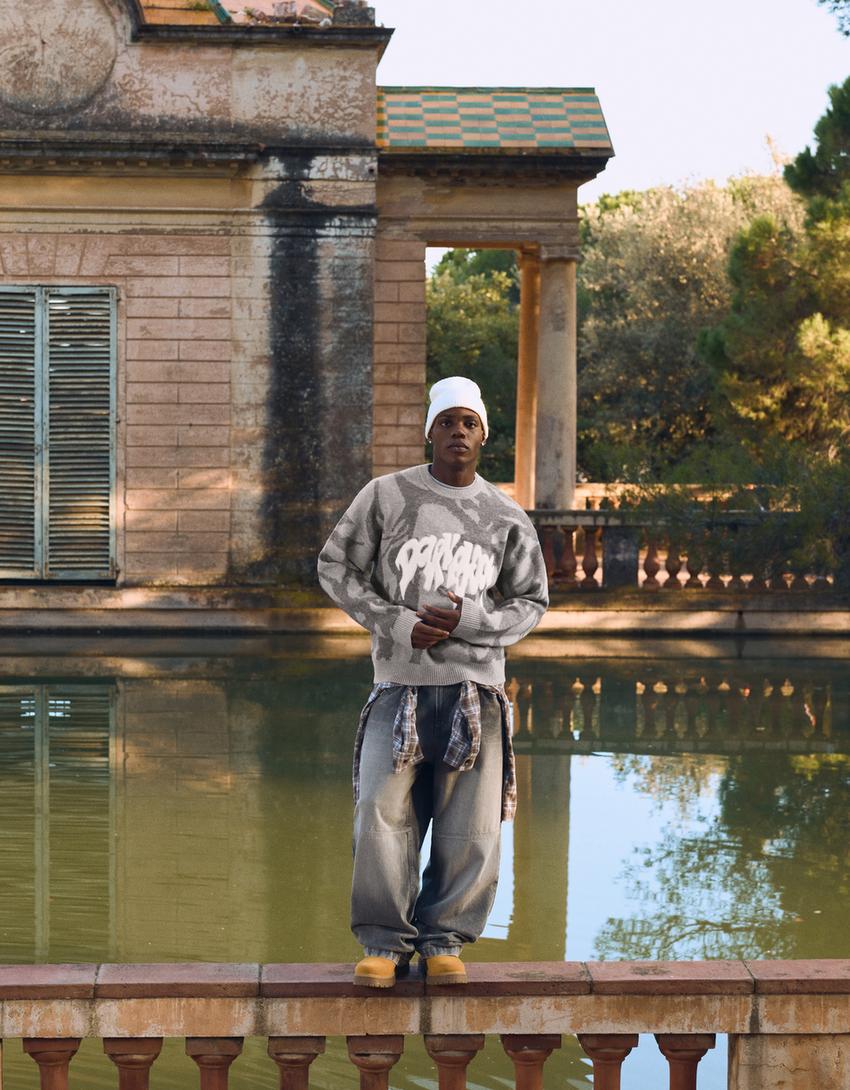 Pull brodé à imprimé