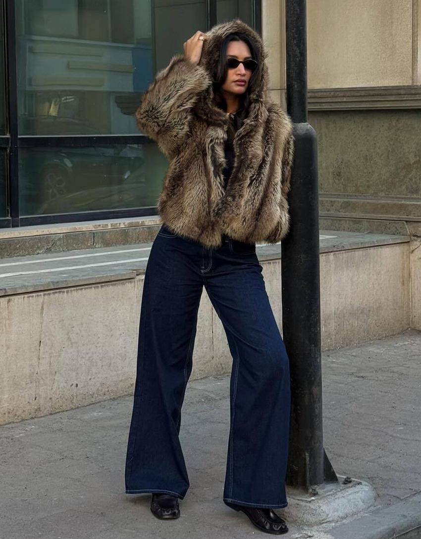 VESTE FAUSSE FOURRURE À CAPUCHE